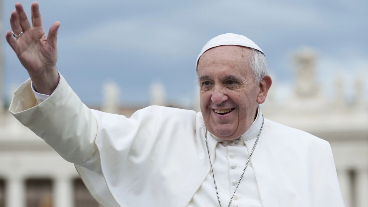 Papa Francesco sorridente